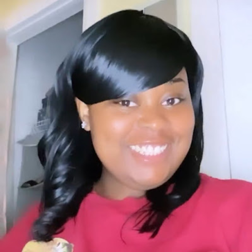 Meet your Posher, Alexis